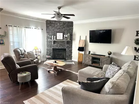 Living - 117 Radiant Path, Trinity, NC 27370 photo 2 of 6