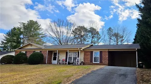 809 Merriweather Dr, King, NC 27021
