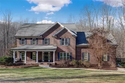 7147 Pleasant Oaks Rd, Greensboro, NC 27410