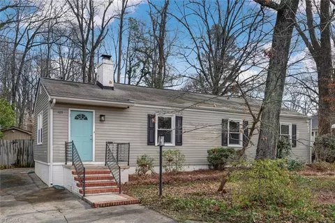 105 Manor Ct, Greensboro, NC 27403