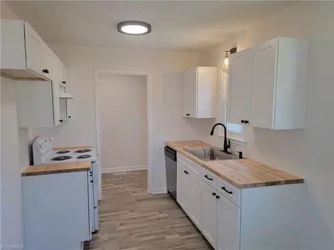 703 Redding Dr, High Point, NC 27260 photo 7