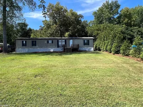 567 Lake Shore Ave, Lexington, NC 27292