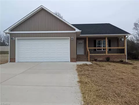 104 Hazy Ln, Thomasville, NC 27360