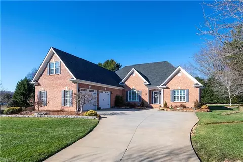 116 Oakmont Ct, Advance, NC 27006