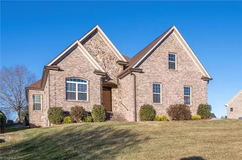 4938 Salem Glen Blvd, Clemmons, NC 27012