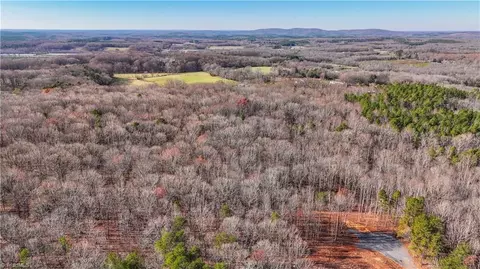 463 Golfcrest Rd, Denton, NC 27239 photo 2