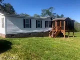 188 Meadows Dr E, Boomer, NC 28606