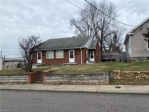 306-308 Orchard St, Mount Airy, NC 27030