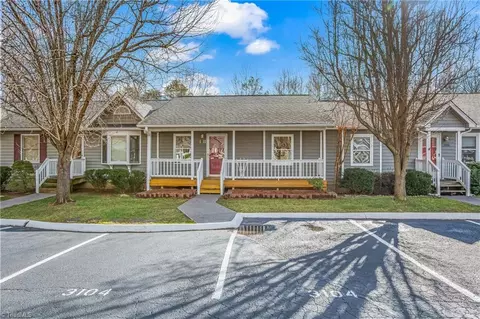 3104 Windchase Ct, High Point, NC 27265 photo 2