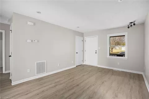 3104 Windchase Ct, High Point, NC 27265 photo 6