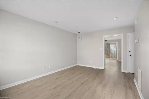 3104 Windchase Ct, High Point, NC 27265 photo 4