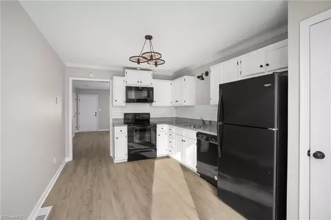 3104 Windchase Ct, High Point, NC 27265 photo 8