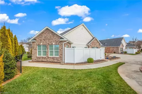 2414 Cross Vine Ln, Winston Salem, NC 27103