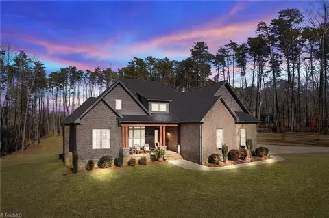 106 Beechtree Ln, King, NC 27021