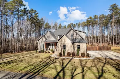 106 Beechtree Ln, King, NC 27021 photo 6
