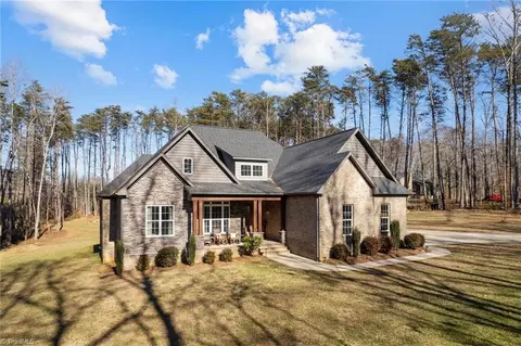 106 Beechtree Ln, King, NC 27021 photo 4