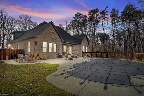 106 Beechtree Ln, King, NC 27021 photo 3