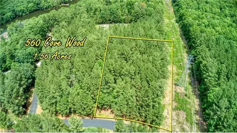 560 Cove Wood Dr, Denton, NC 27239