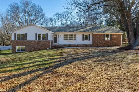 4715 Duffer Ln, Pfafftown, NC 27040