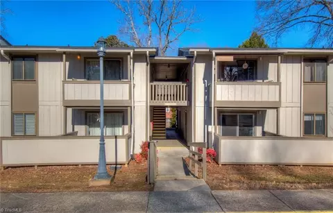 2250 Sunderland Rd #27B, Winston Salem, NC 27103