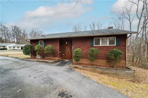 7185 Dogwood Cir, Thomasville, NC 27360