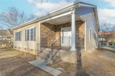 220 Carolina Ave, Thomasville, NC 27360