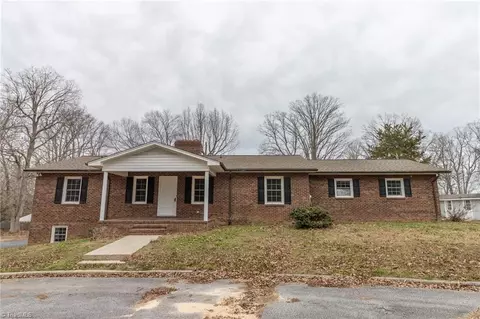 461 Oak View Ln, Asheboro, NC 27205