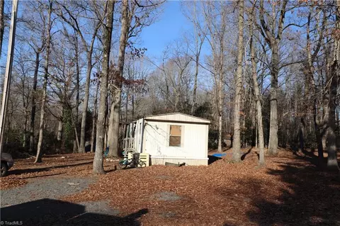 2011 Naomi Rd, Randleman, NC 27317