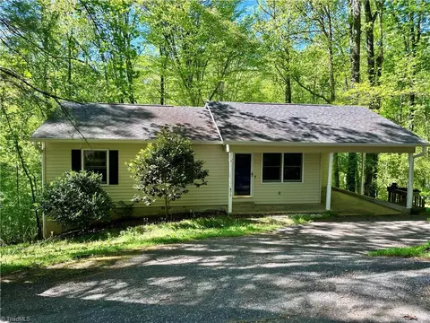 471 Townsend St, North Wilkesboro, NC 28659
