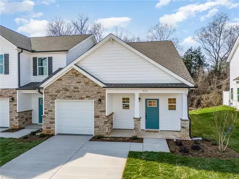 913 Cannon Crossing Cir, Greensboro, NC 27410