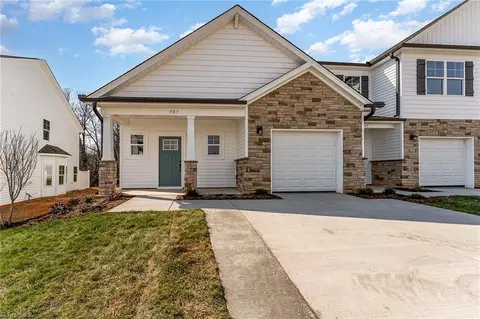 907 Cannon Crossing Cir, Greensboro, NC 27410