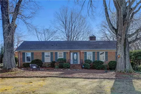 5705 Pinehaven Dr, Greensboro, NC 27410