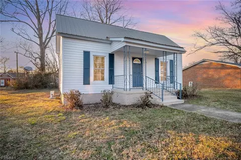 15 Hames St, Lexington, NC 27295