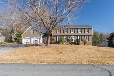 8101 Equestrian Ln, Clemmons, NC 27012