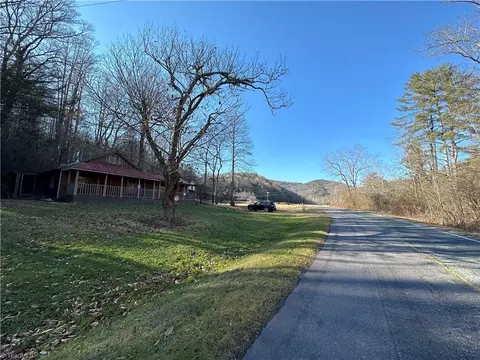393 Big Ivy Rd, Purlear, NC 28665 photo 4