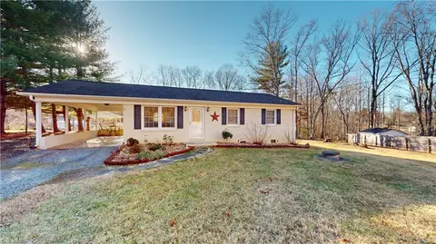 217 Washington Ave, Mount Airy, NC 27030