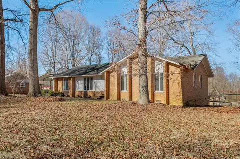 1105 Riveria Dr, Greensboro, NC 27406