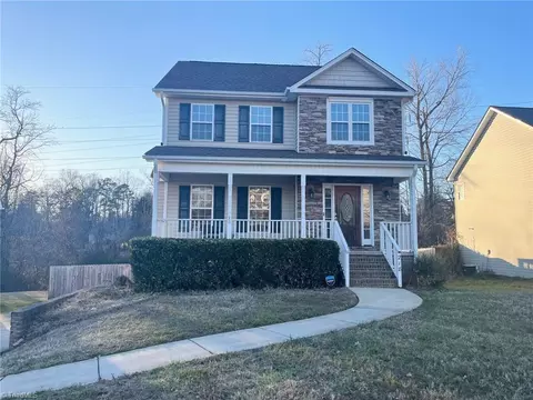 218 Brooks Edge Dr, Winston Salem, NC 27107