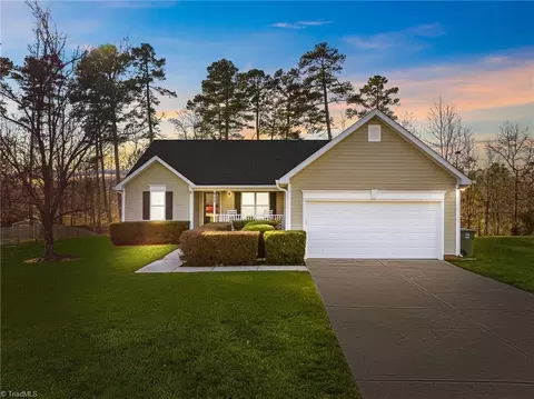 3008 Butterwood Dr, Jamestown, NC 27282