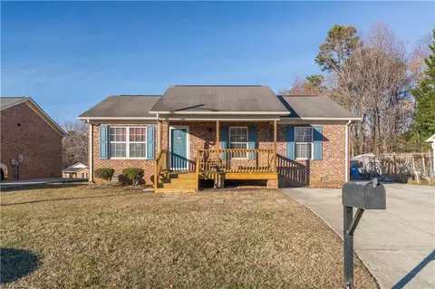 1385 Tanager Rd, High Point, NC 27260