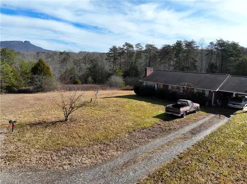 1159 Corner Rd, Pinnacle, NC 27043