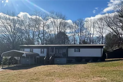 136 Gwyn Hayes St, North Wilkesboro, NC 28659