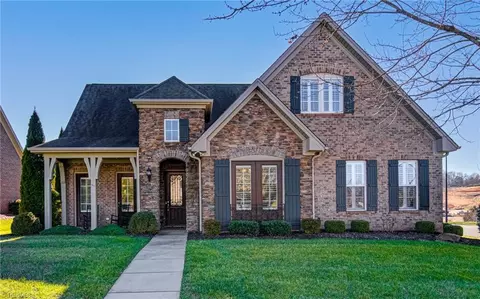 5592 Foxgate Cir, Winston Salem, NC 27106