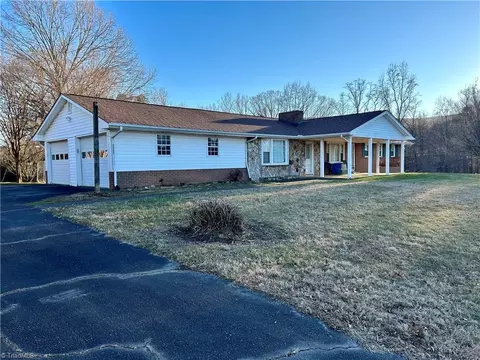 1944 Taylor Rd, Westfield, NC 27053