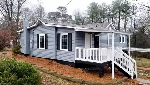 3910 25th St, Hickory, NC 28601