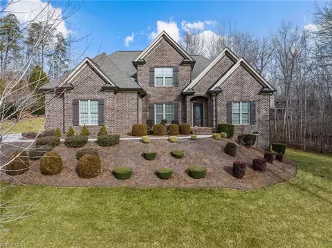 8444 Alice Player Dr, Oak Ridge, NC 27310