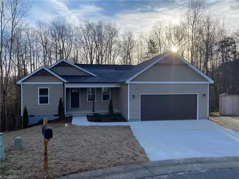 140 Summerside Ct, Winston Salem, NC 27107