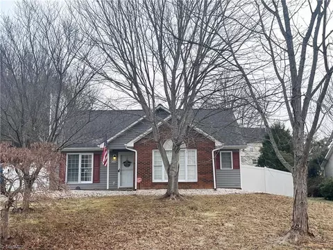 1719 Harper Spring Dr, Clemmons, NC 27012