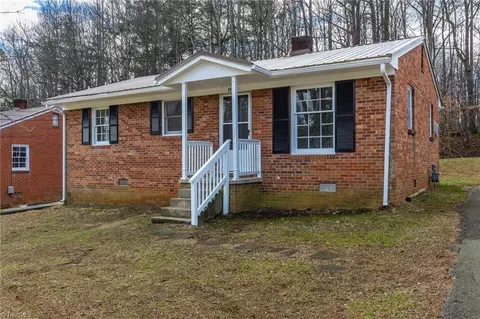 1922 Cedrow Dr, High Point, NC 27260