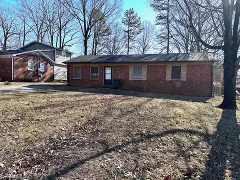 104 Village Dr, Lexington, NC 27292